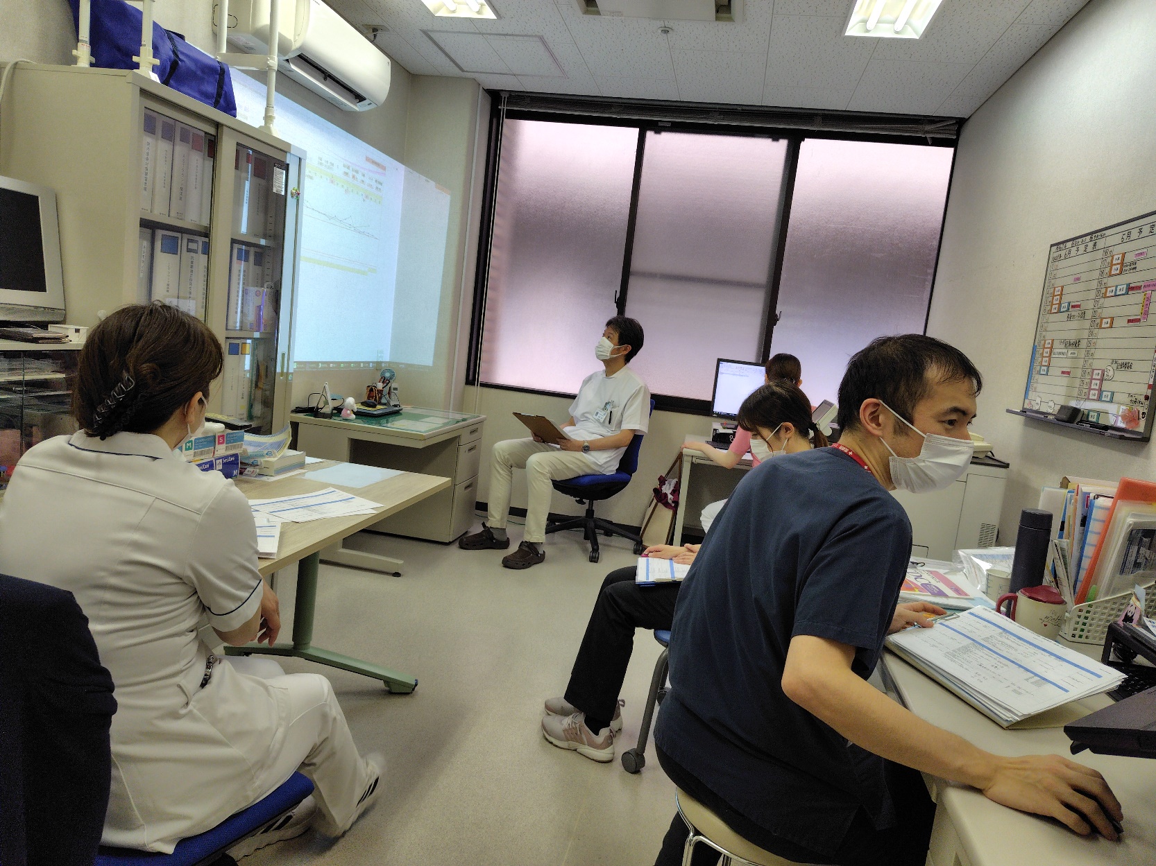 抗菌薬適正使用支援チーム（AST）